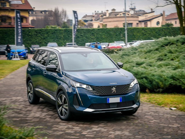 PEUGEOT 5008 PureTech 130 S&S EAT8 - GT