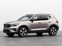 VOLVO XC40 B3 automatico Ultra Dark