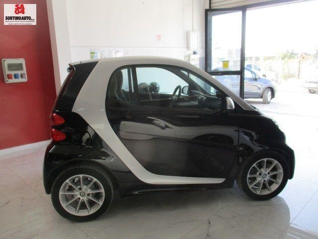 SMART Fortwo 1000 52 kW MHD coupÃ© passion