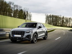 AUDI Q2 35 TDI quattro S tronic Business Advanced