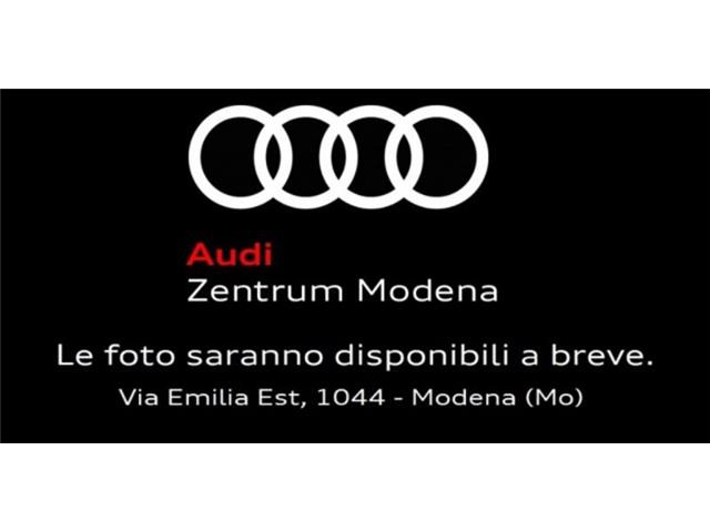 AUDI Q2 35 TDI S tronic Identity Black