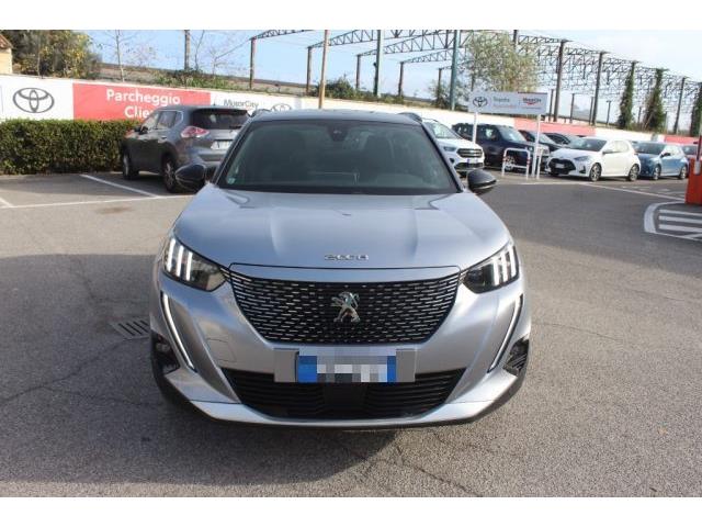 PEUGEOT e-2008 motore elettrico 136 CV GT