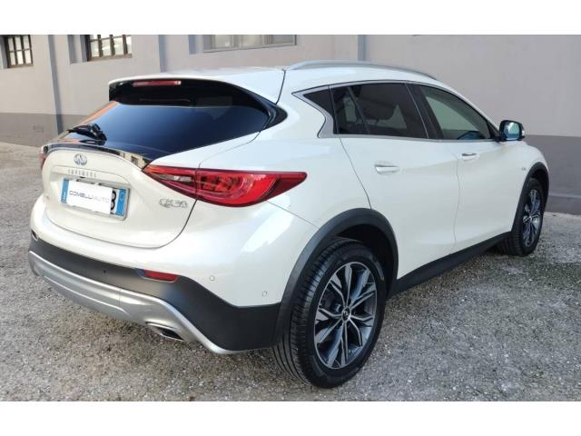 INFINITI QX30 2.2d Executive awd dct