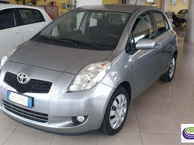 TOYOTA Yaris 1.4 D-4D 5p. Navi