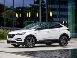 OPEL GRANDLAND X PLUG-IN HYBRID Grandland X 1.6 Hybrid Plug-in aut. FWD