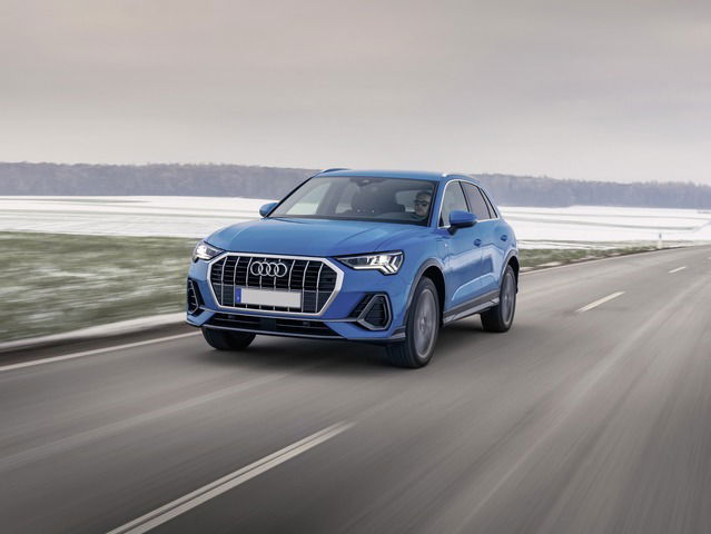 AUDI Q3 45 TFSI e S tronic Identity Black Sline da ?499,00