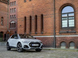 AUDI A1 ALLSTREET A1 allstreet 30 TFSI S tronic Identity Contrast