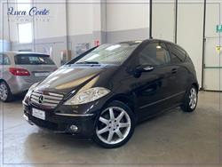 MERCEDES CLASSE A BlueEFF Coupé Avantgarde AMG Pack