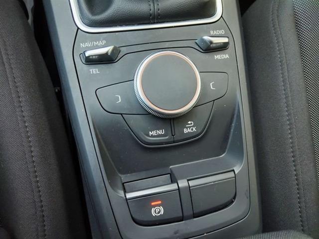 AUDI Q2 1.6 TDI Business