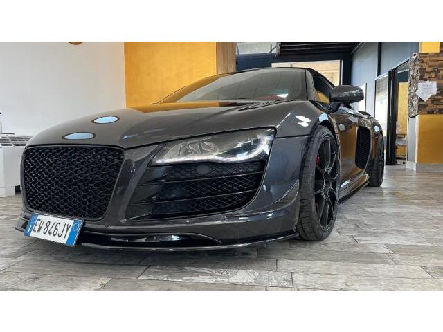 AUDI R8 5.2 V10 FSI quattro R tronic