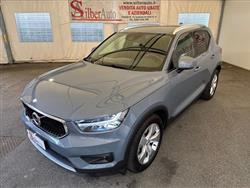 VOLVO XC40 B4 AWD IBRIDO Geartronic Momentum Pro