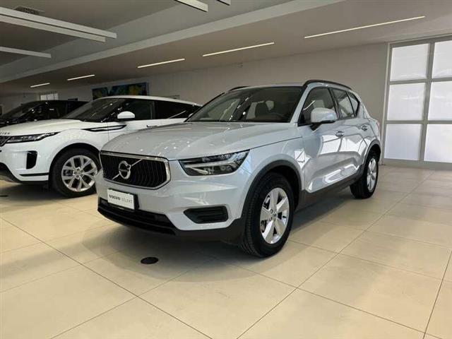 VOLVO XC40 T2 Momentum Core