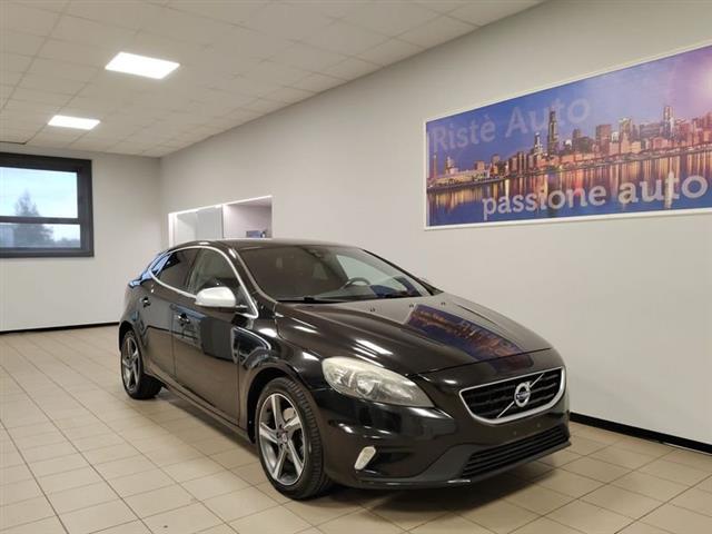 VOLVO V40 D2 R-design Momentum