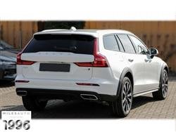 VOLVO V60 CROSS COUNTRY D4 AWD Geartronic Pro RATA 590 ? MESE
