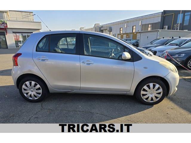 TOYOTA YARIS 1.3 5 porte Navi NEOPATENTATI