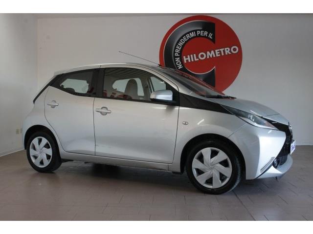 TOYOTA AYGO 1.0 VVT-i 69 CV 5 porte x-play Nazionale