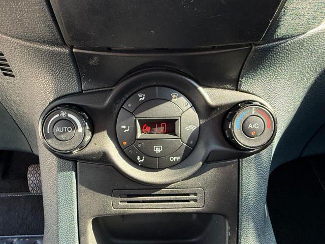 FORD Fiesta 1.4 TDCi 70CV 5p. Titanium.Bs.