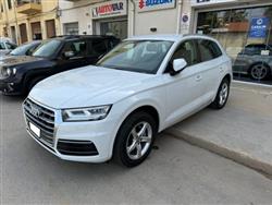 AUDI Q5 40 TDI quattro S tronic Business Design