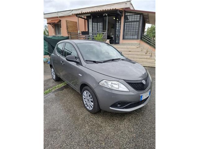 LANCIA YPSILON 1.0 FireFly 5 porte S&S Hybrid Ecochic Silver