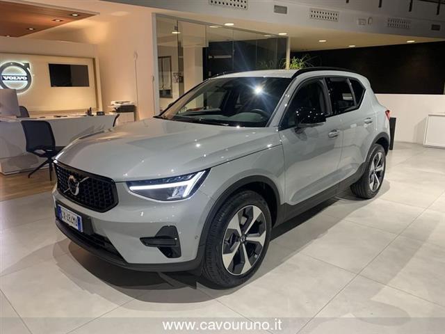 VOLVO XC40 B3 automatico Plus Dark