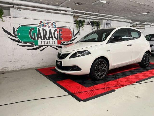 LANCIA YPSILON NEOPATENTATI - POCHISSIMI KM - OTTIME CONDIZIONI