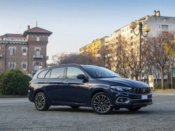 FIAT TIPO STATION WAGON 5 P. Hatchback My22 1.5 Hybrid130cv Dct Hb Red