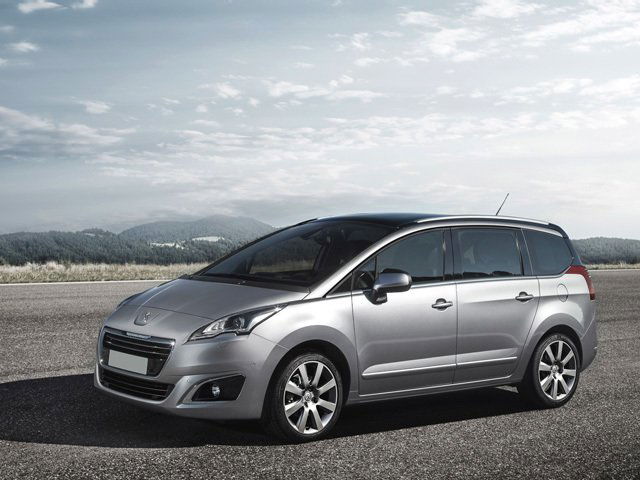 PEUGEOT 5008 BlueHDi 130 S&S Business