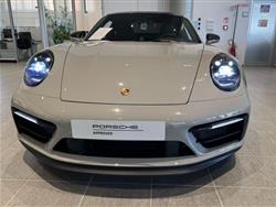 PORSCHE 911 Carrera 4 GTS