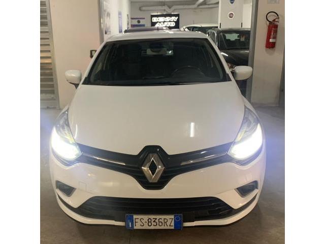 RENAULT Clio dCi 8V 90CV EDC 5p. Moschino Intens