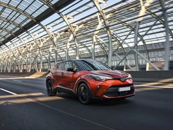 TOYOTA C-HR 2.0H TREND E-CVT